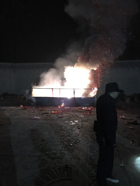 东林寺放爆竹