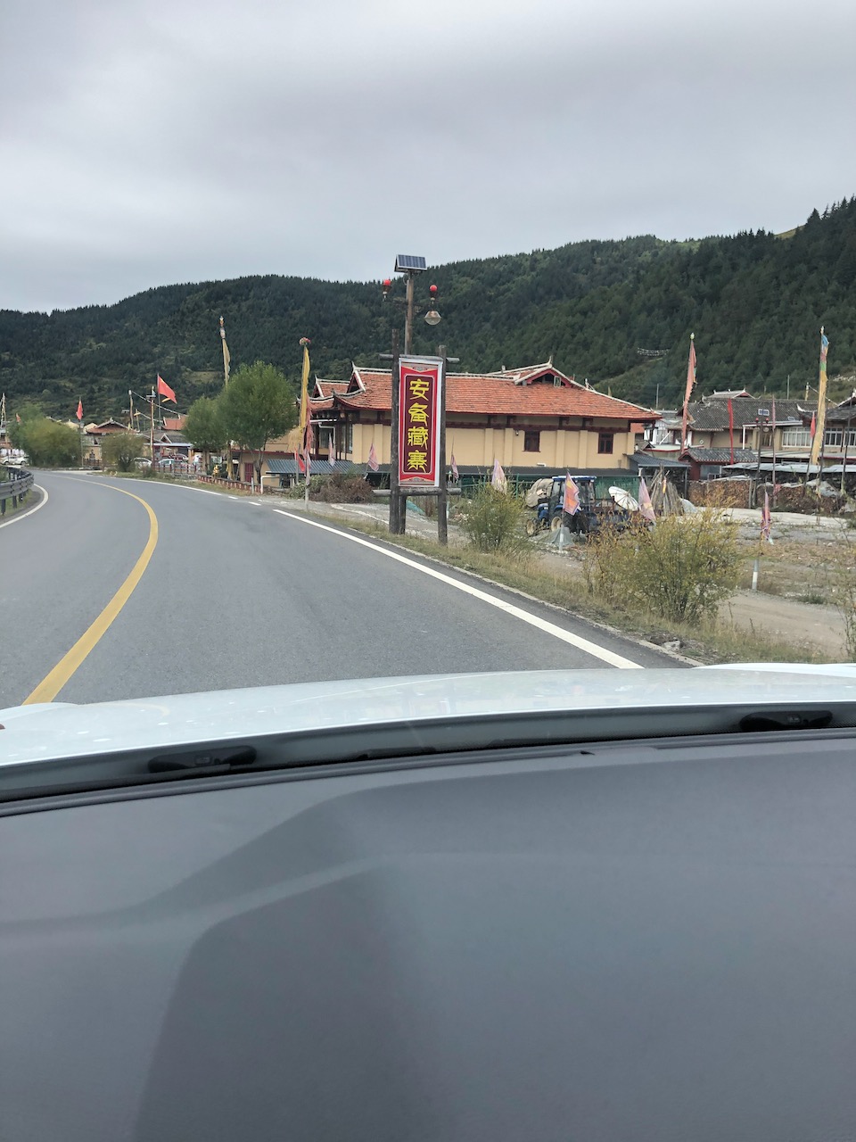 高原上的藏寨