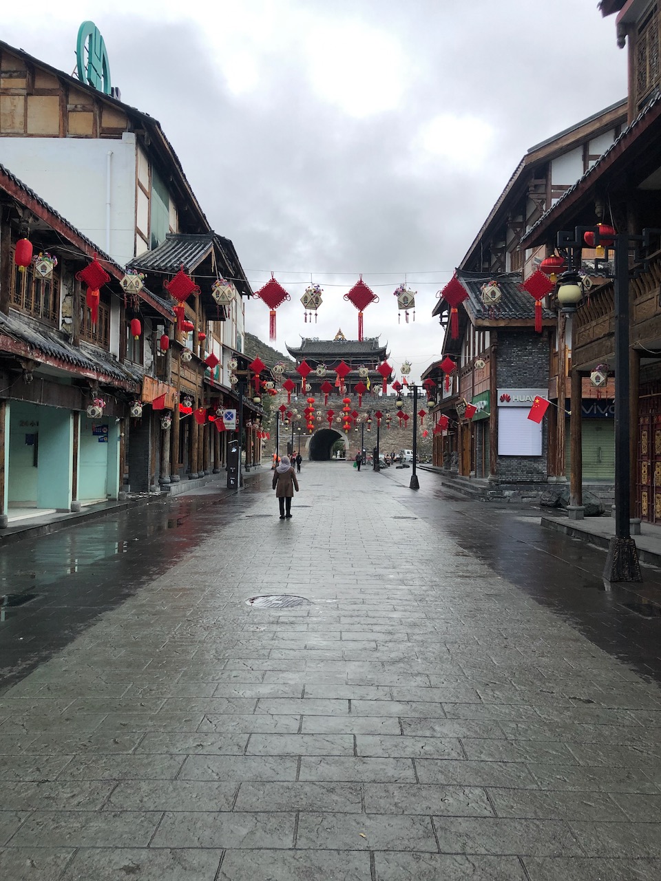 城内,次日雨后清晨