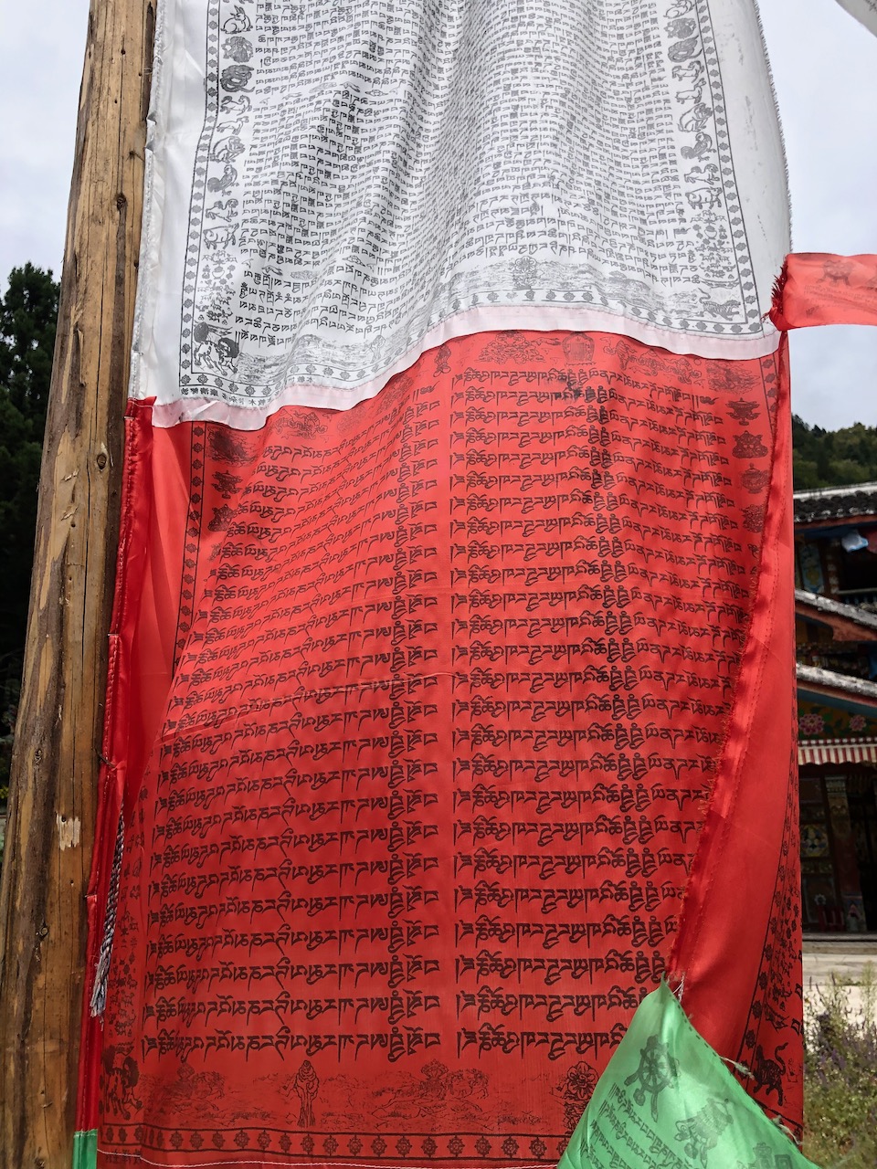 藏族五彩经幡上的经文