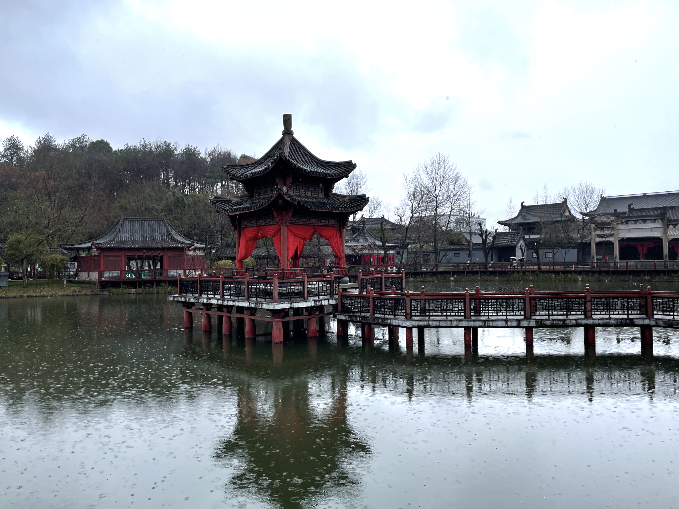 天香楼前