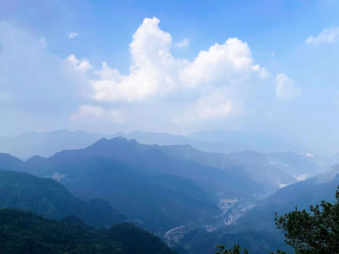 层峦叠嶂