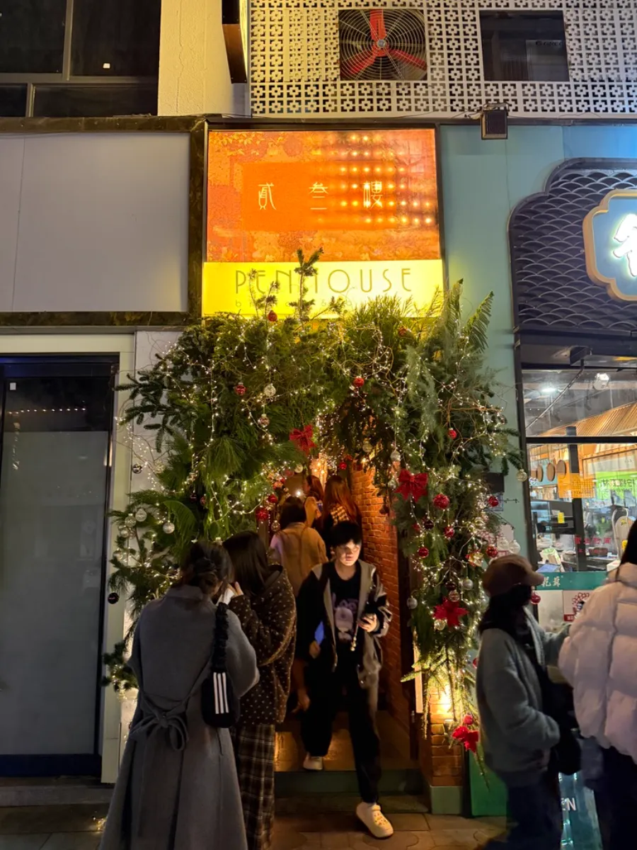 晚上的西餐店