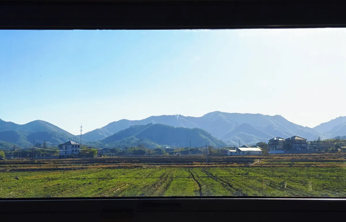 P17:窗外良田和群山