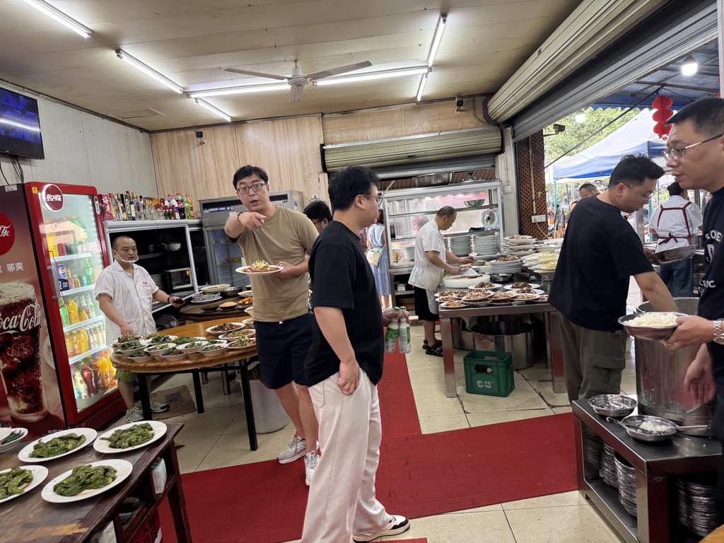洞子口陈氏凉粉，有点流水席的样子